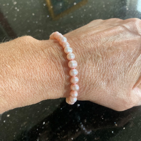 Jewelry - Freshwater pink pearl bracelet with sterling silver clasp 7”